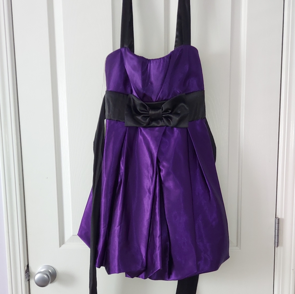 Womens size 7, Purple and Black Cocktail Dress